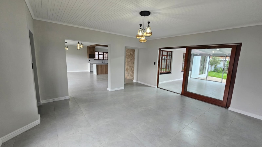 3 Bedroom Property for Sale in Dobson Western Cape